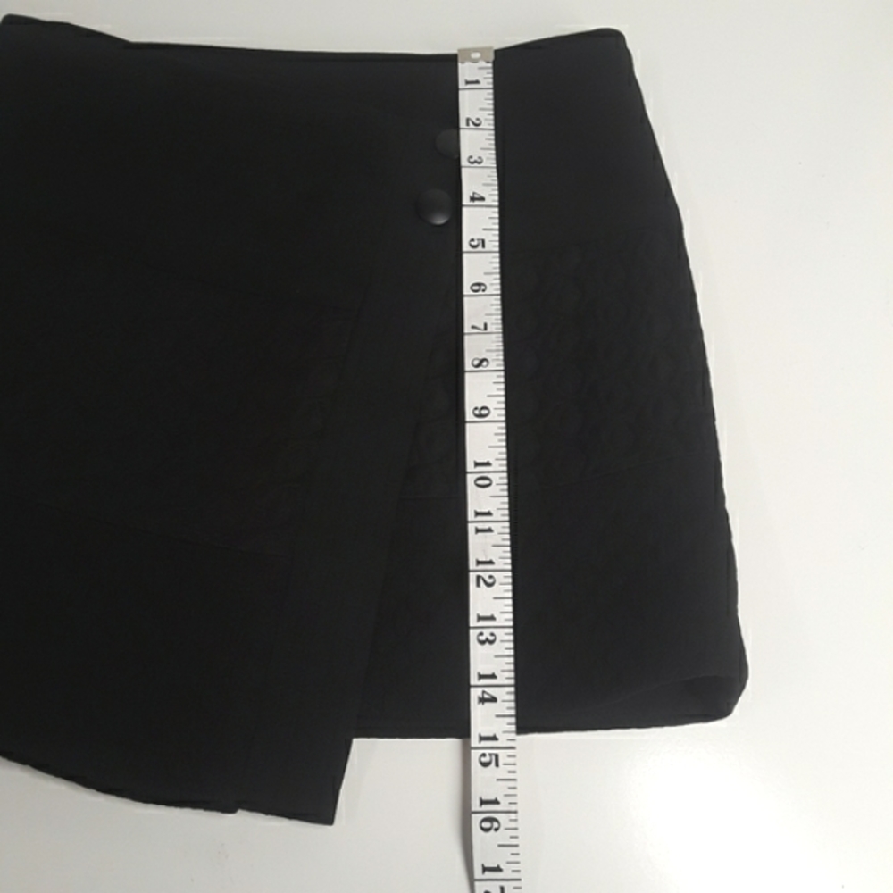 CAbi Black Quilt Textured Print Wrap Mini Skirt XSmall - Picture 10 of 14